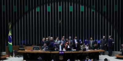 Câmara aprova urgência para PL que proíbe desconto automático no INSS