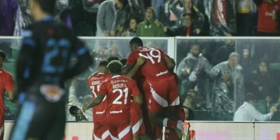 Mesmo com três pênaltis desperdiçados, Inter vence o Maracanã por 3 a 0 e avança de fase na Copa do Brasil