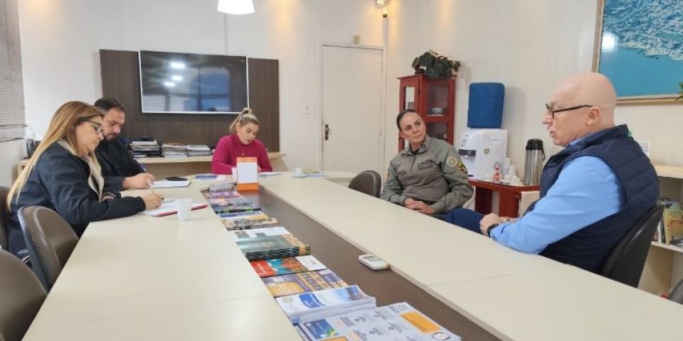 Comandante do 30º BPM se reúne com executivo da multinacional CMPC em São Lourenço do Sul