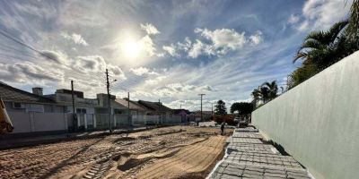 Seguem as obras de pavimentação na Rua Guanabara, no bairro Olaria, em Camaquã