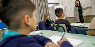 Olimpíada de matemática das escolas públicas aplica prova nesta terça