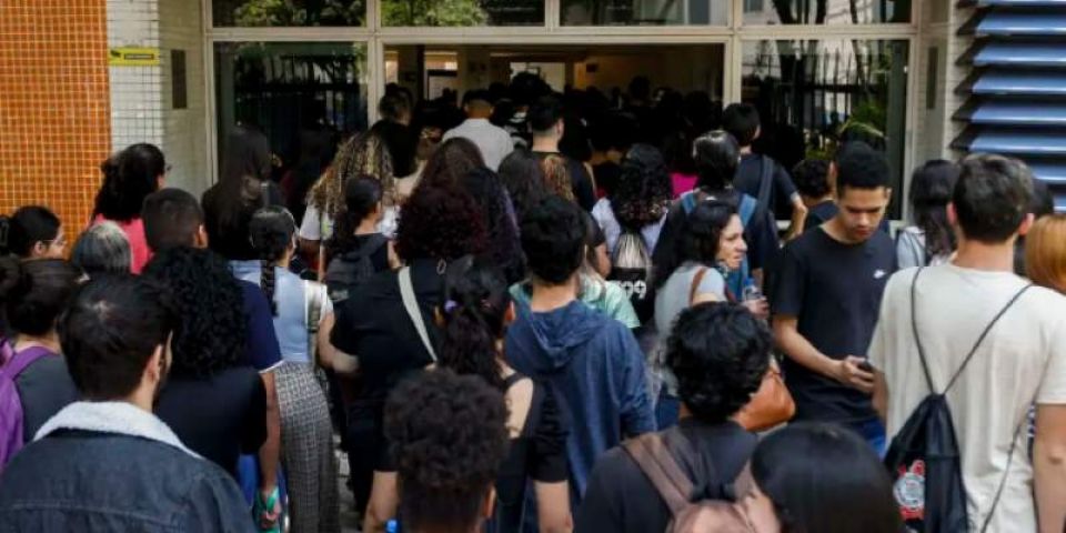 Lula sanciona lei que amplia para 30% cotas para negros em concursos