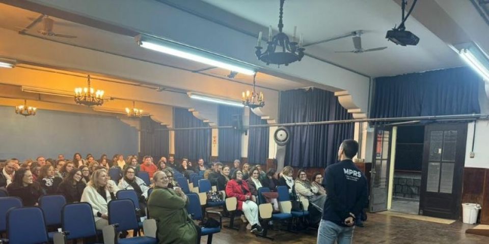 MPRS apresenta Projeto Sinais a educadores de escola privada em Porto Alegre