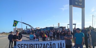 Manifestação dos produtores rurais segue sendo realizada na BR-116 em Camaquã