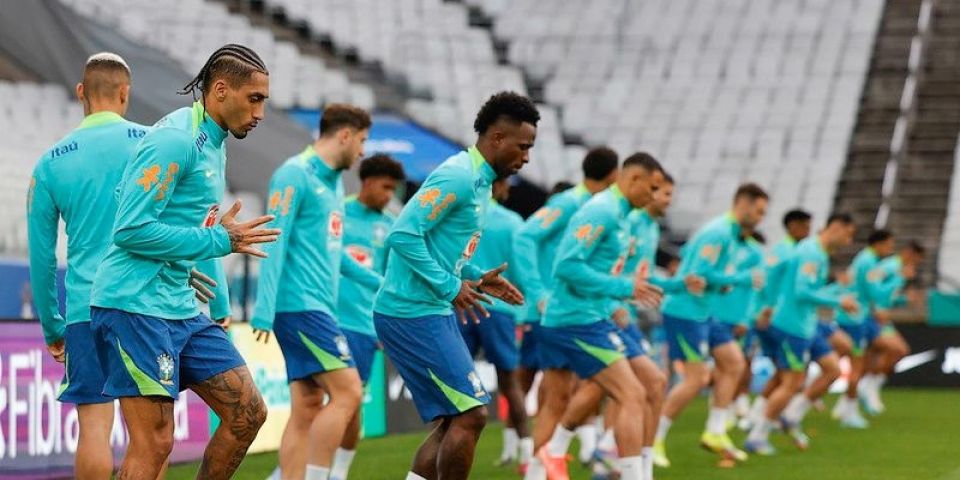 Brasil enfrenta o Paraguai buscando garantir vaga à próxima Copa do Mundo