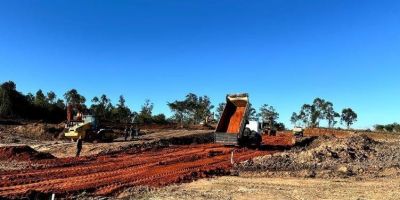 Prefeitura de Camaquã dá início à obra de terraplanagem para construção de 60 novas casas populares