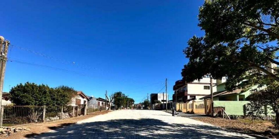 Prefeitura de Camaquã conclui calçamento na Rua Dr. João Beckel, no bairro Hípico