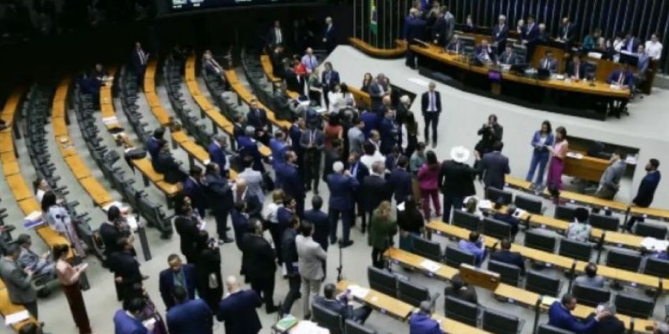 Congresso derruba veto e pensão para vítimas da zika é retomada