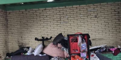 Prefeitura de Camaquã acompanha caso de pessoa em situação de rua que se aloja em parada de táxi