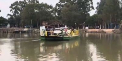 Após chuvas, balsa volta a operar em Arambaré