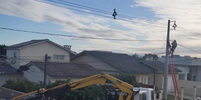 Trabalhos na rede de distribuição deixam moradores do bairro Olaria sem energia elétrica em Camaquã