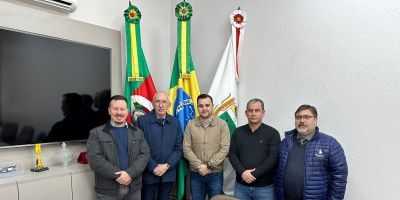 Abner Dillmann, prefeito de Camaquã, recebe representantes do IGP para tratar da retomada do Posto Médico-Legal
