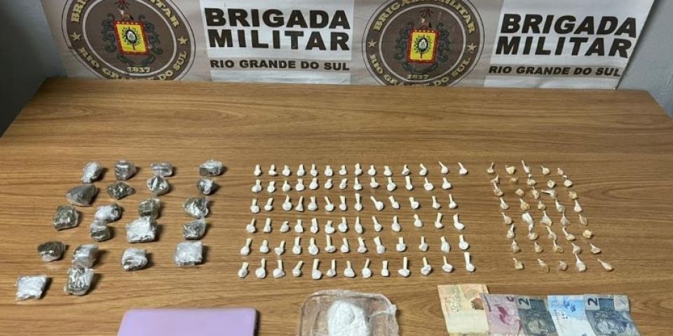 Mulher é presa com cocaína, maconha e pedras de crack em Camaquã