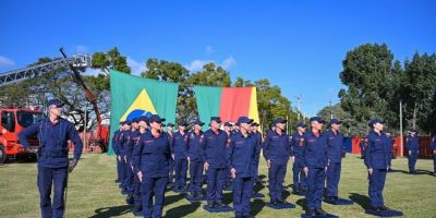 Corpo de Bombeiros Militar do Rio Grande do Sul forma 52 primeiros-sargentos