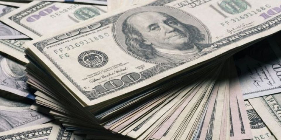 Dólar sobe para R$ 5,46 com IOF e realização de lucros