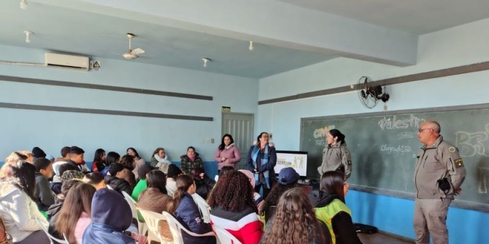 BM promove palestra sobre prevenção ao bullying e às drogas em escola de Tapes
