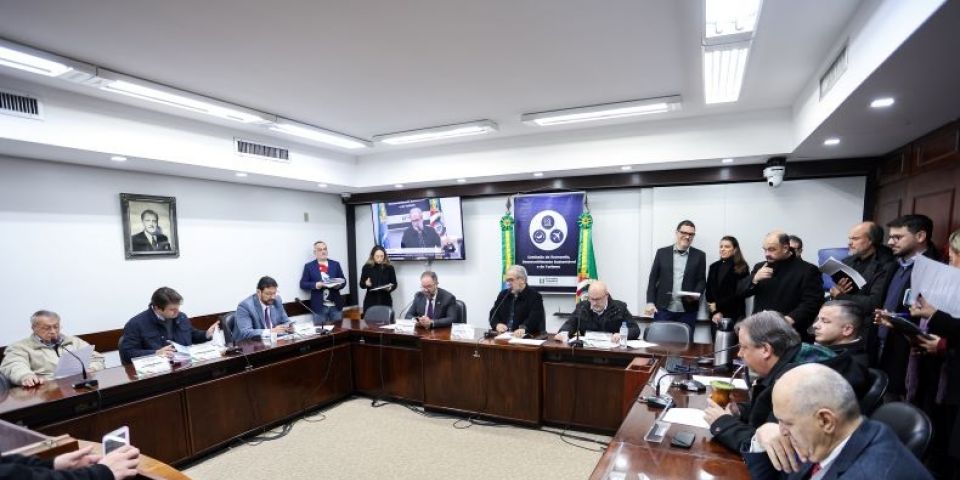 Assembleia Legislativa aprova relatório que defende a fumicultura e propõe regulamentação dos DEFs no Brasil