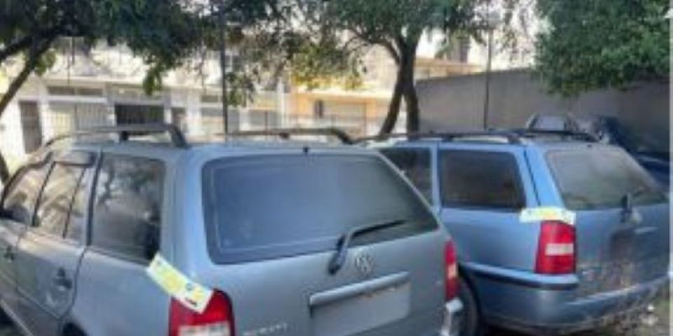 Receita Federal retém quatro veículos com vestuários estrangeiros em Pelotas