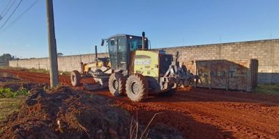 Prefeitura de Camaquã realiza colocação de cascalho no bairro Residencial Arroio Duro
