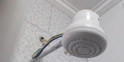 Riscos e perigos com energia elétrica: saiba como utilizar o chuveiro elétrico de forma segura e eficiente