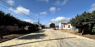 Seguem as obras de pavimentação na Rua Acindino Inácio Dias, no bairro Olaria, em Camaquã
