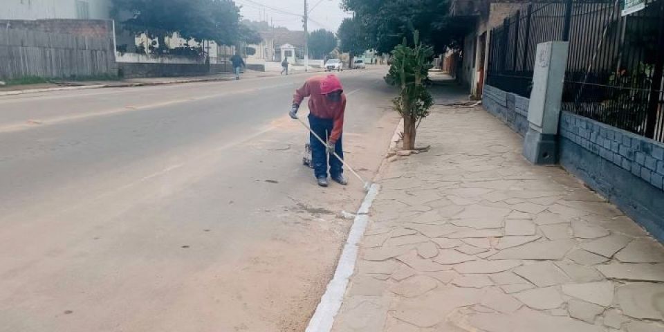 Mutirão de limpeza é realizado na zona urbana em Camaquã