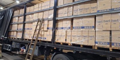 Dois caminhões com cigarros transportados sem documentação fiscal são interceptados no RS