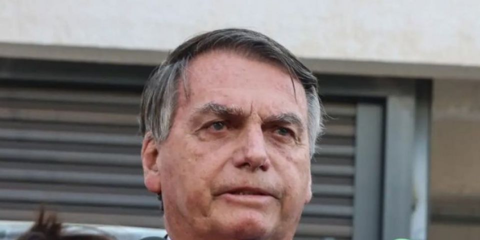 Polícia Federal cumpre mandados contra Jair Bolsonaro