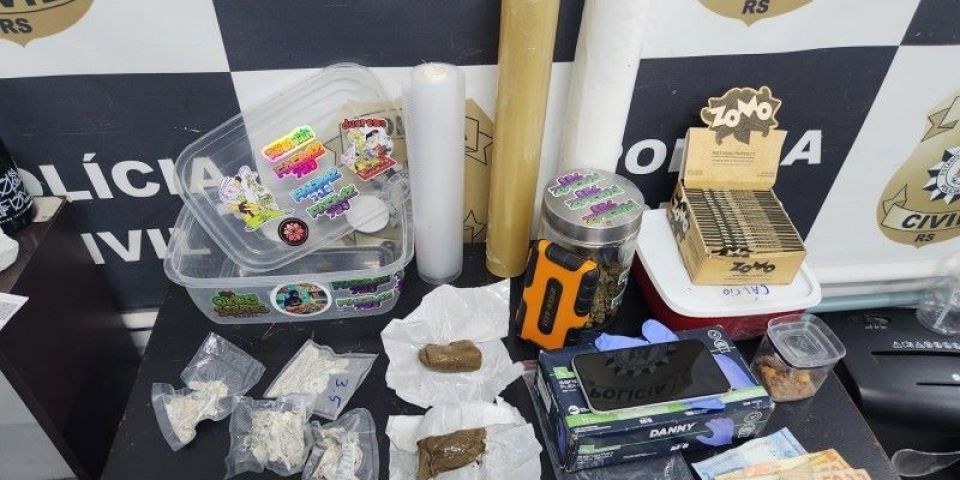 Três pessoas são presas por tráfico de drogas em Pelotas