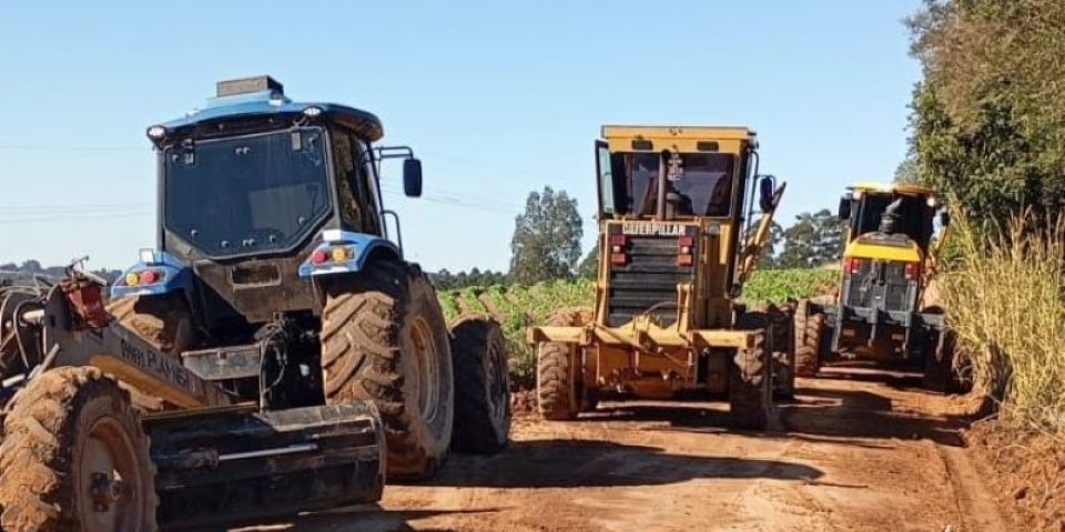 Estrada localizada na Figueira Marcada, no interior de Camaquã, recebe manutenção