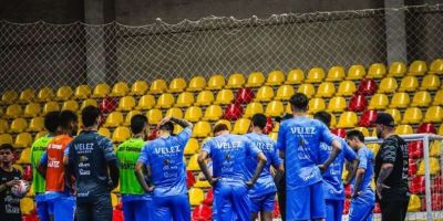 Vélez Camaquã chega a SP e se prepara para duelos contra Magnus e Corinthians