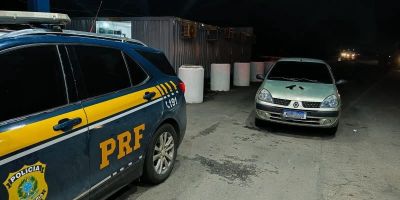 Casal é preso pela PRF após arremessar arma de fogo para fora de carro na BR-290