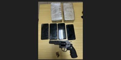 Veículos, simulacro de arma e 2 kg de droga são apreendidos em Camaquã