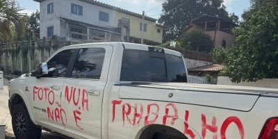 “Foto nua não é trabalho”: criadora de conteúdo tem carro vandalizado na porta de casa