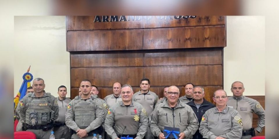 Policiais militares do 30º BPM são homenageados na Câmara de Vereadores de Tapes