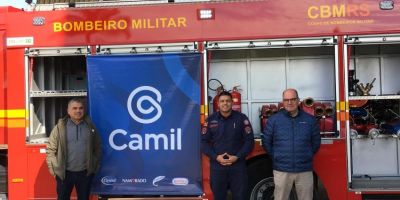 Corpo de Bombeiros de Camaquã apresenta novo caminhão ABT da corporação 