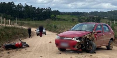 Colisão entre moto e carro é registrada na estrada entre Amaral Ferrador e a Colônia Santo Antônio