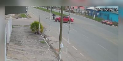 VÍDEO: colisão entre moto e carro deixa motociclista ferido em Camaquã