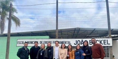 Escolas de Camaquã recebem visita de pesquisador do Ministério da Educação