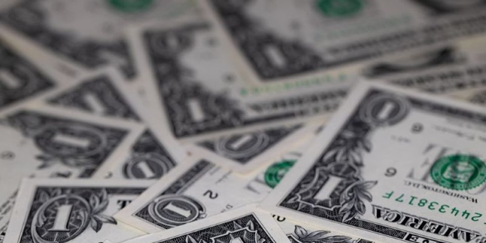 Dólar cai para R$ 5,42 e atinge menor valor em mais de um mês