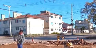 Prefeitura de Camaquã realiza melhorias no calçamento de avenida do bairro Olaria