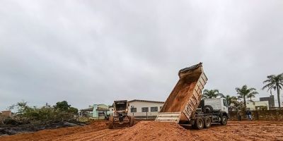 Prefeitura de Camaquã inicia etapa de compactação de solo para construção do Centro-Dia 