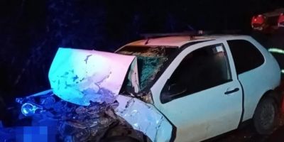 Colisão frontal entre carro e caminhão deixa duas pessoas gravemente feridas na BR-290, em Eldorado do Sul