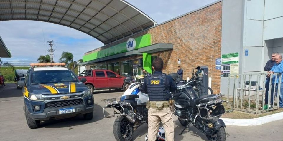 PRF flagra dupla de motociclistas com dispositivos antirradar na BR-290, em Eldorado do Sul