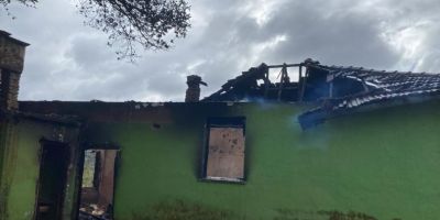 Incêndio deixa residência completamente destruída no interior de Camaquã