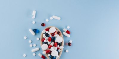Especialista alerta para os riscos do consumo de medicamentos vencidos