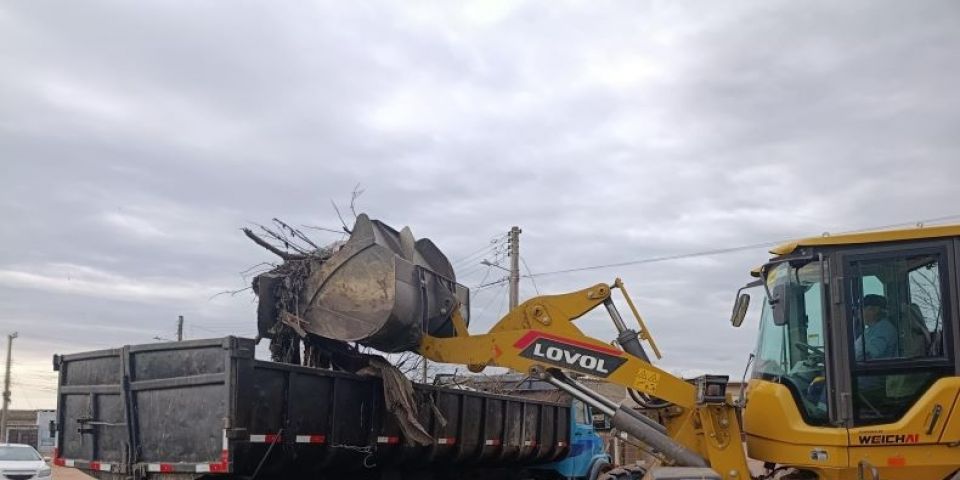 Prefeitura de Camaquã realiza ações de limpeza urbana no bairro Ouro Verde