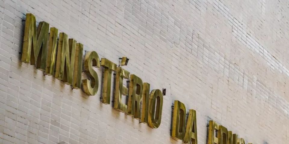 MEC lança curso de 180 horas para professores do Ensino Médio público