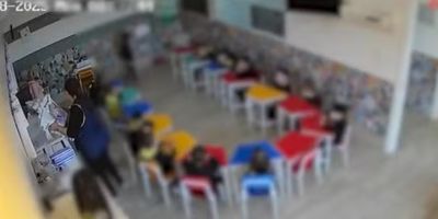 Professora que foi flagrada agredindo criança em escola de Caxias do Sul é presa