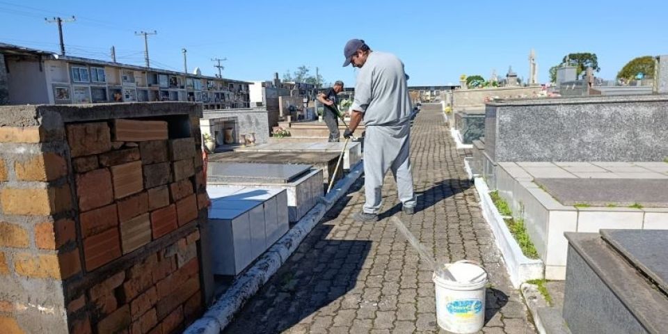 Prefeitura de Camaquã realiza revitalização e cuidados de cemitérios